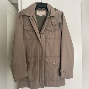 Filson Women’s Explorer Field Jacket in Taupe/Olive